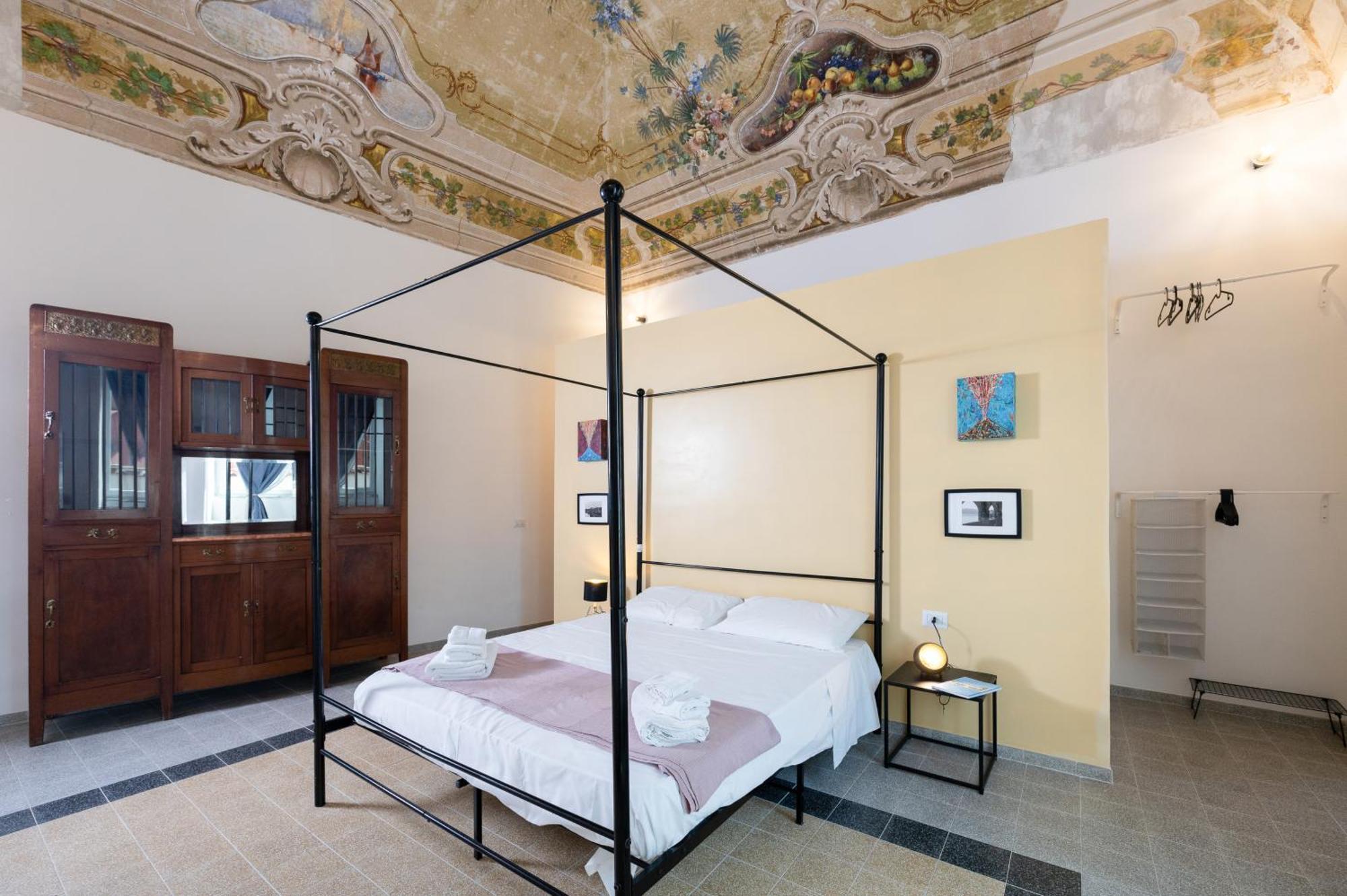 Palazzo Attila - Gioia Apartments Прочида Экстерьер фото
